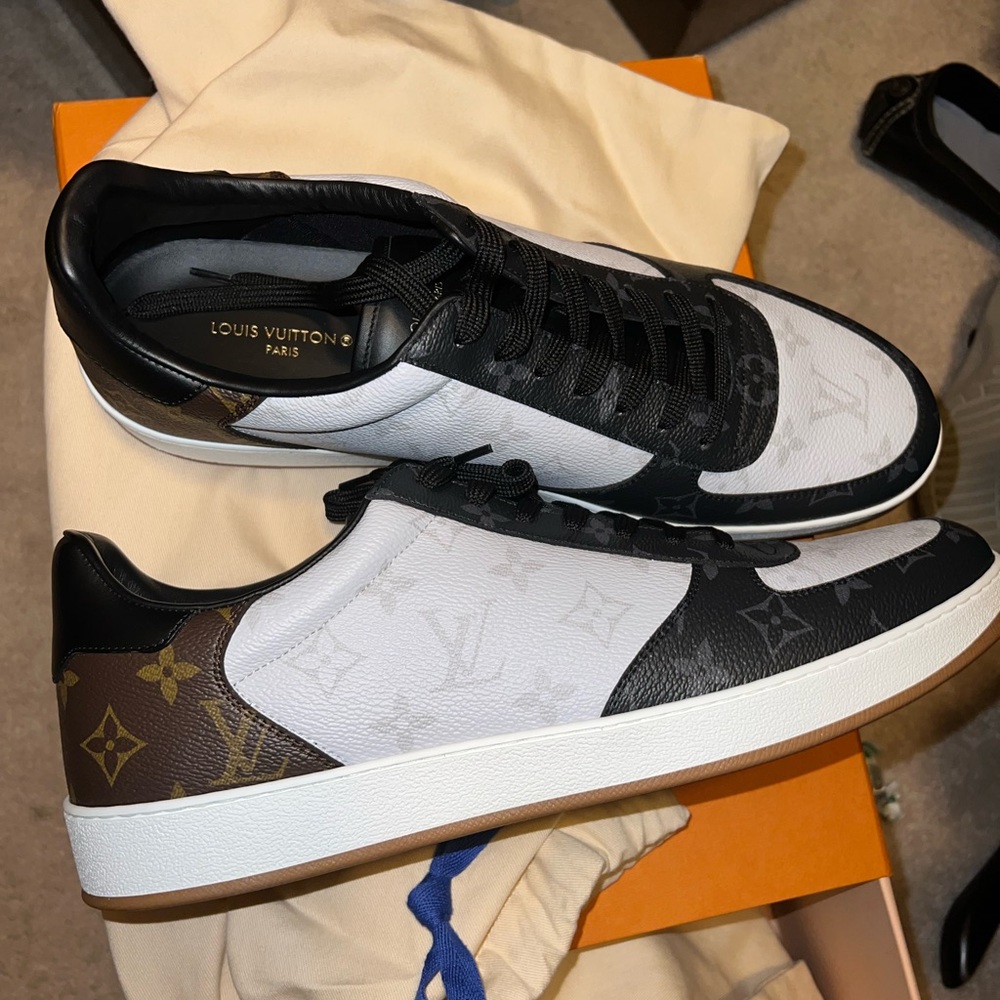 NIB Louis Vuitton Rivoli Sneaker fits US11